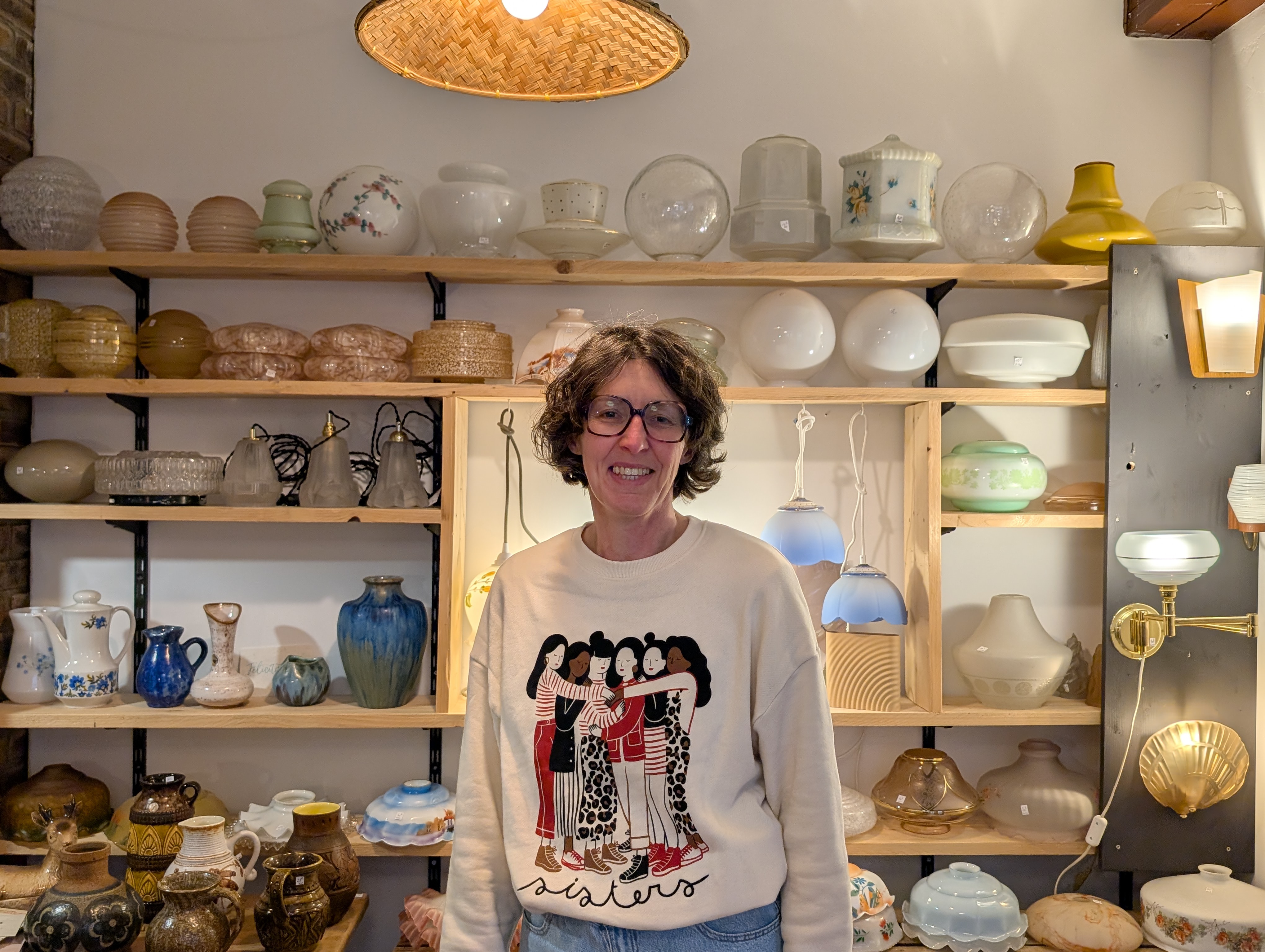 À Pierrefonds, Idely redonne vie aux luminaires anciens