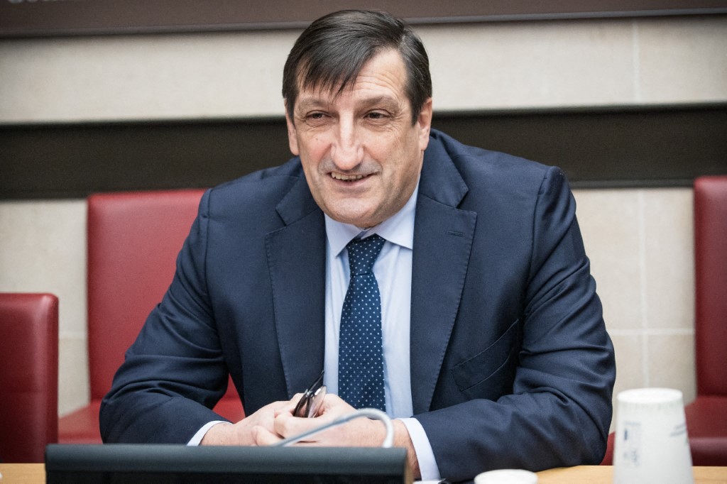 Auchan amorce un redressement prudent