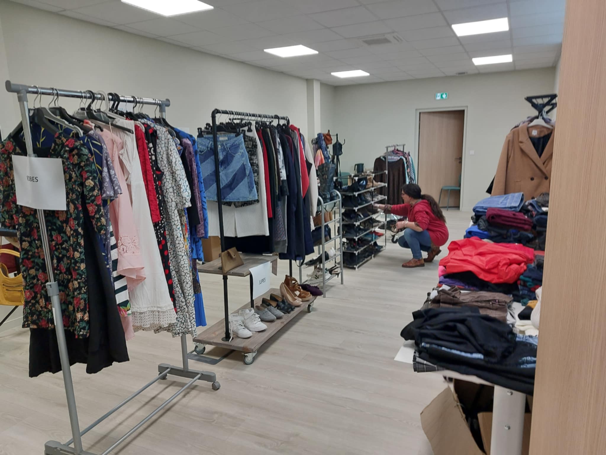 Au QG d'Henriette à Amiens, une friperie éphémère et solidaire