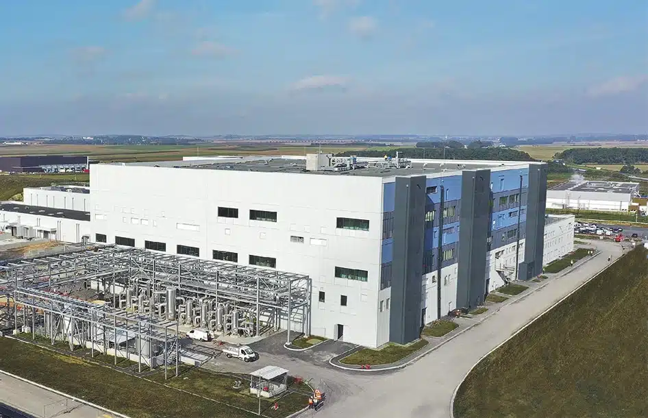 Arras : l'usine géante du LFB sort ses premiers médicaments