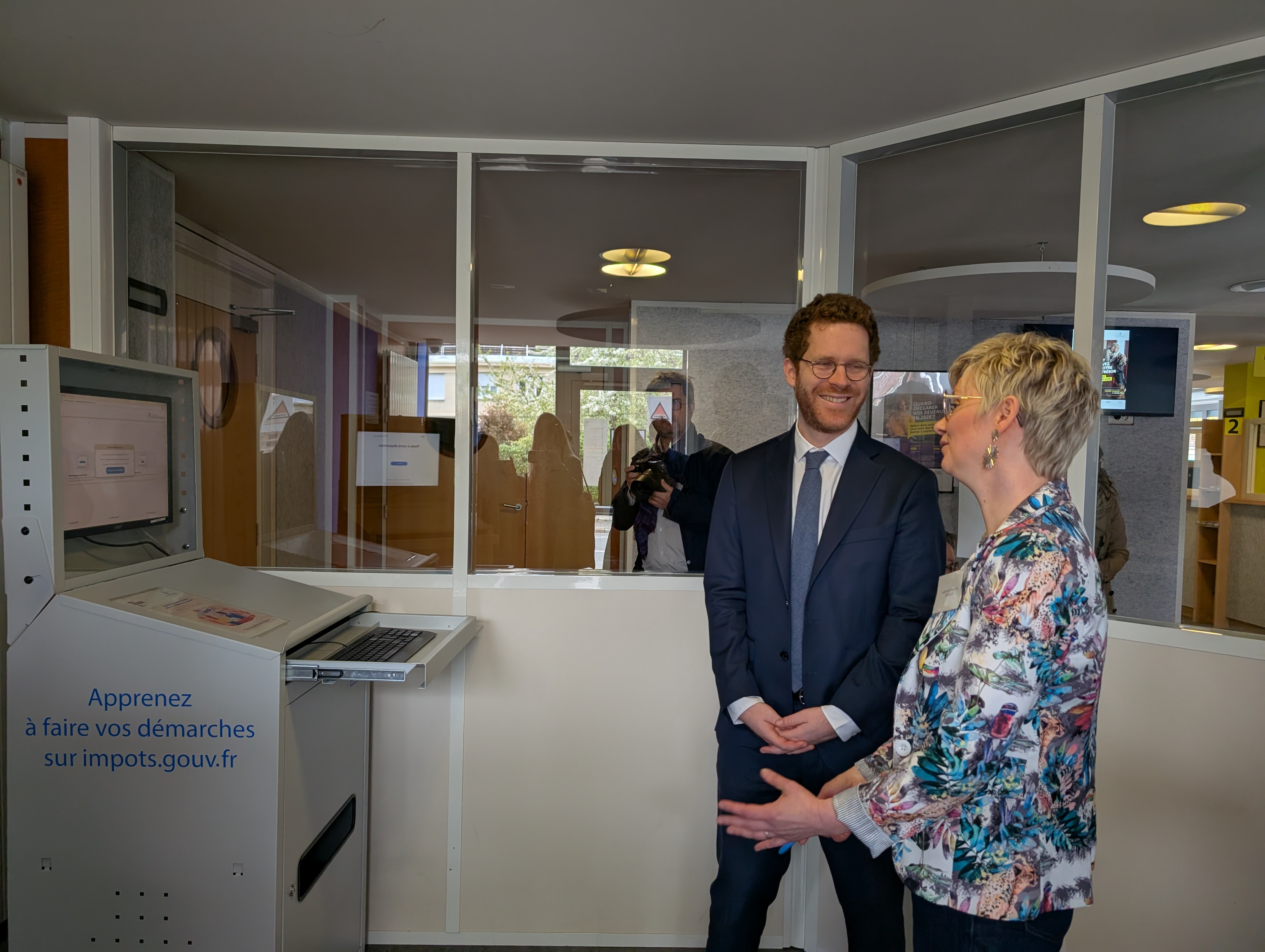 À Beauvais, le ministre des Comptes publics en visite au centre des impôts