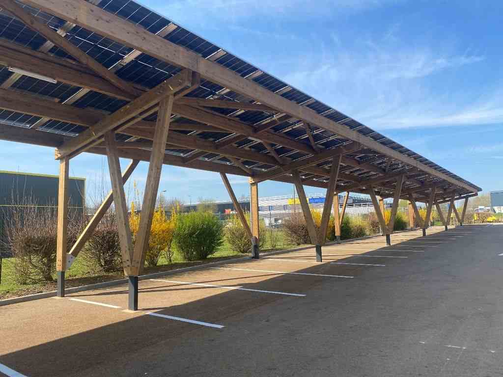Chauny : Un parking avec ombrières photovoltaïques à l'Hôtel des formations