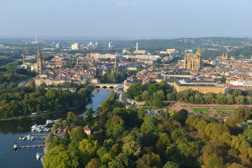Emploi et intelligence artificielle : Metz intègre le top 10 des villes françaises les plus exposées