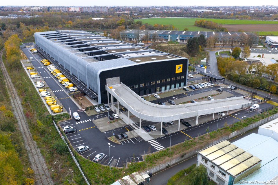 Depuis Lezennes, La Poste livre colis et courriers grâce à une puissante machine de tri