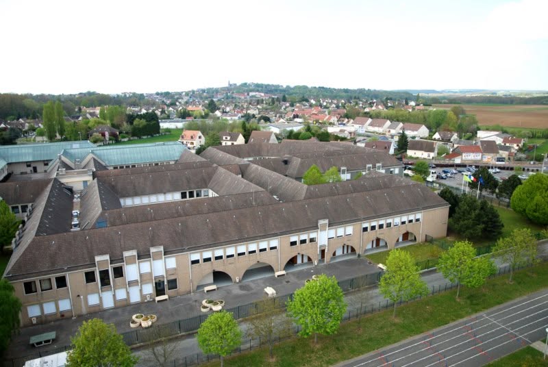 Mouvement des lycéens : la ministre déléguée Sabrina Roubache se rend au lycée à Breuil-le-Vert