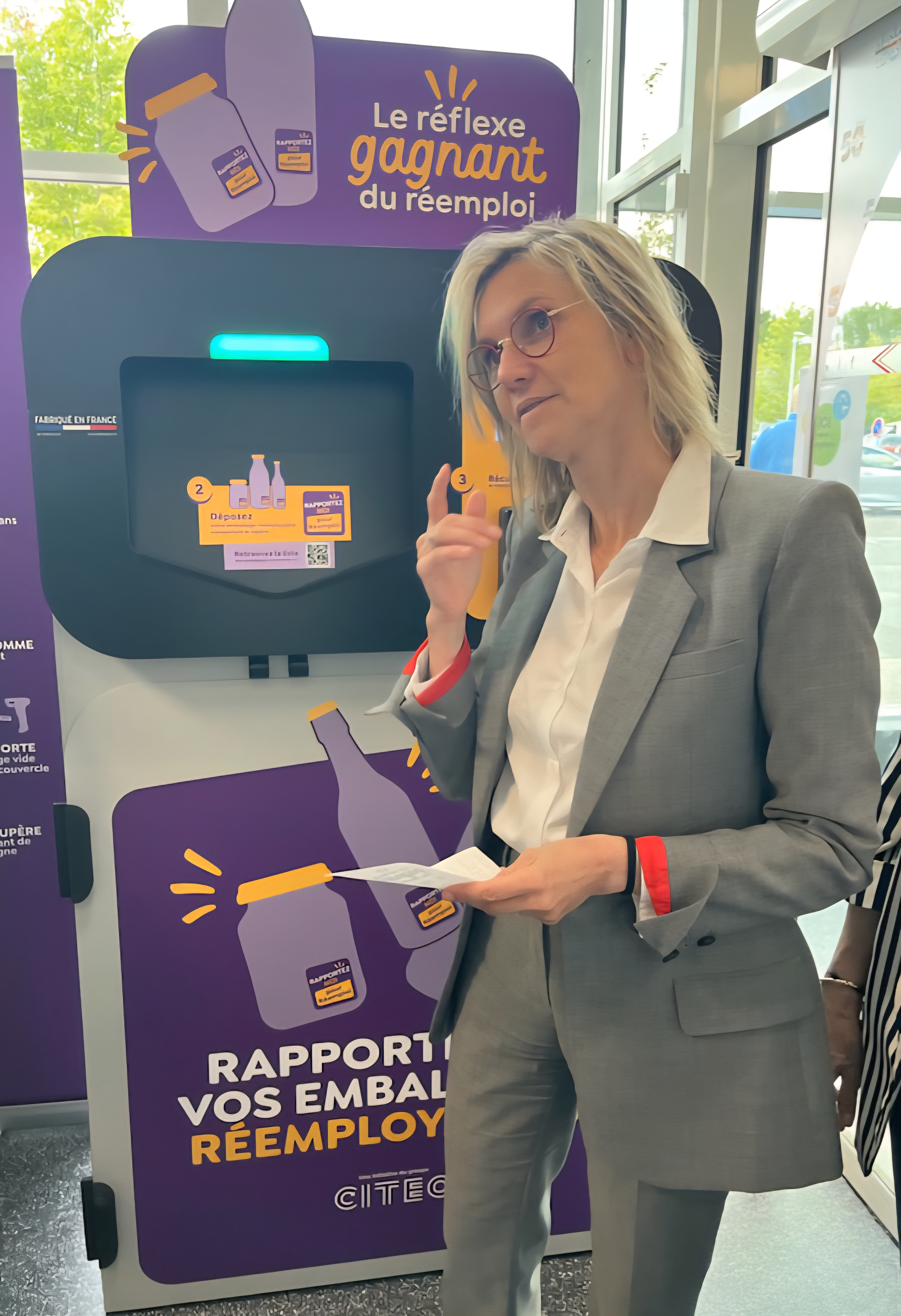 La ministre de la Transition écologique fait la promotion de la consigne en verre dans le Nord
