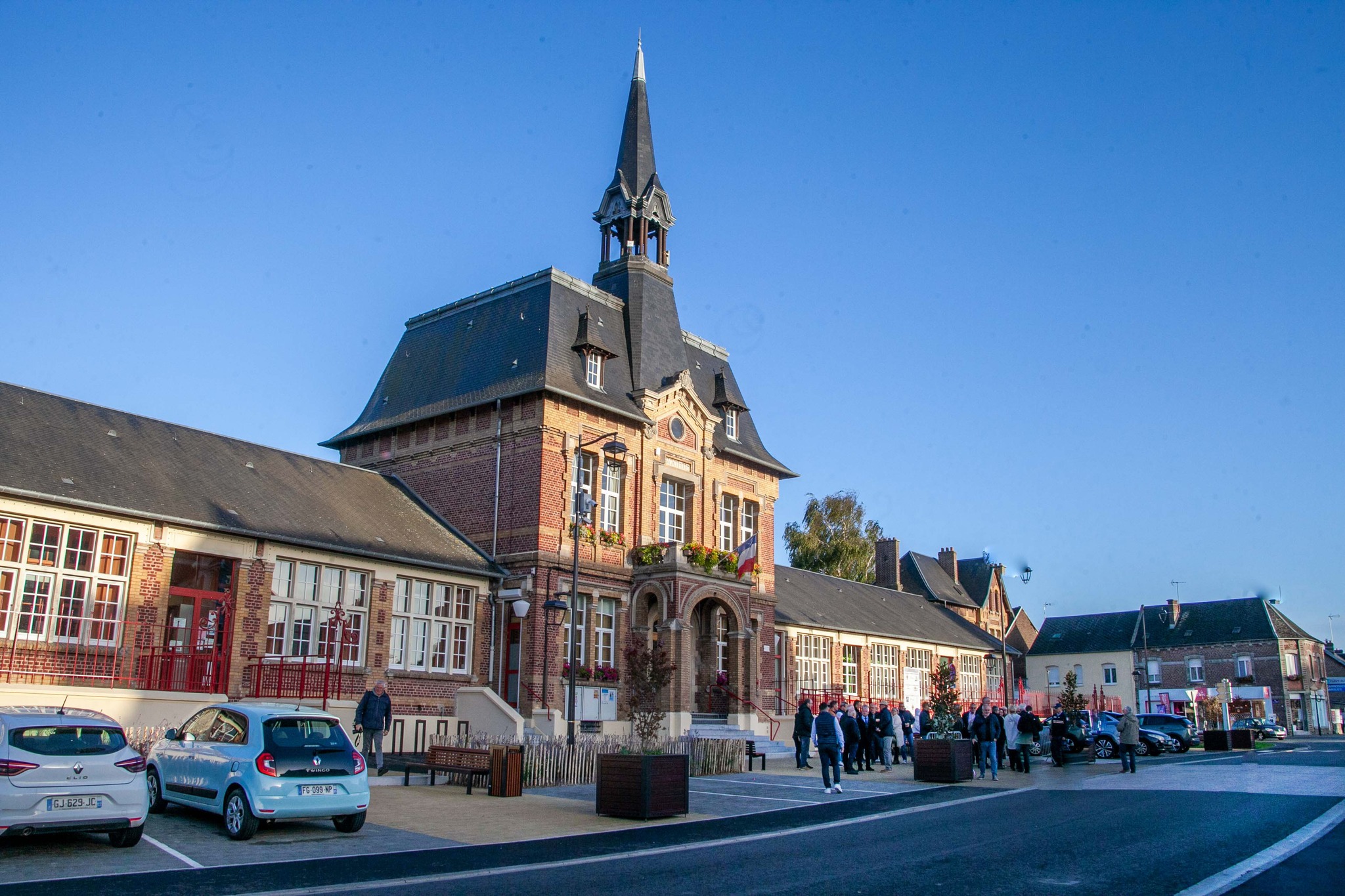 Flavy-le-Martel : la nouvelle place restaurée et inaugurée