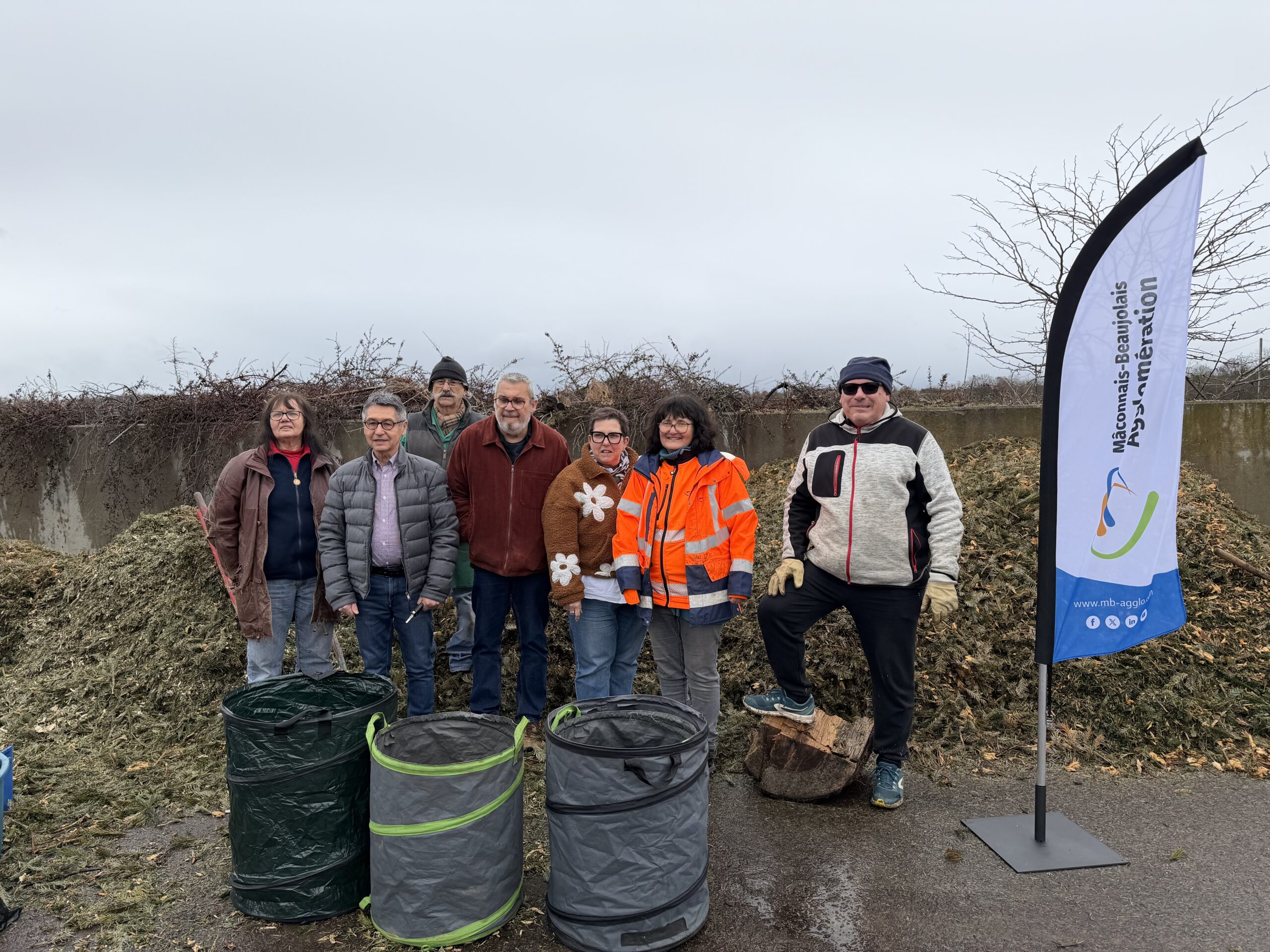 Mâconnais-Beaujolais : plus de 1 500 sapins transformés en paillage grâce à une initiative écologique